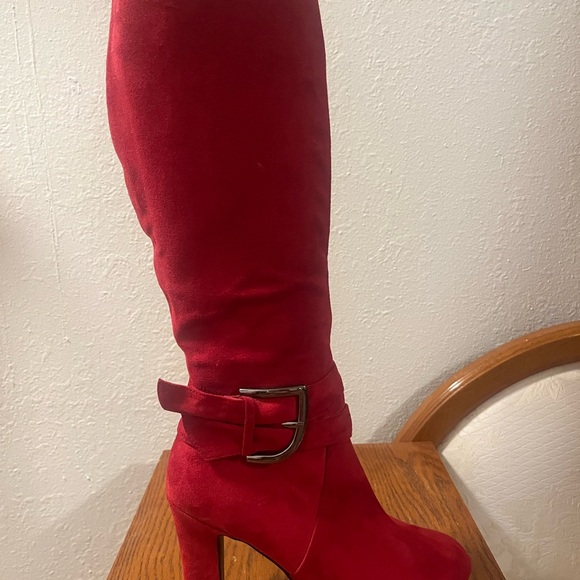 Knee-high red suede platform boots - Picture 3 of 12